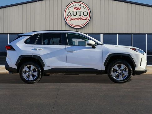 Used 2022 Toyota RAV4 LE image 8