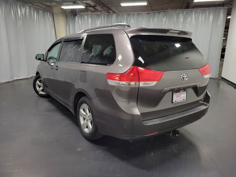 Used 2013 Toyota Sienna LE w/ Towing Pkg image 6