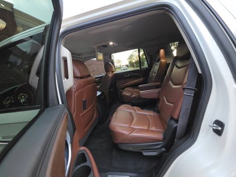 Used 2015 Cadillac Escalade Premium AWD/4WD image 15