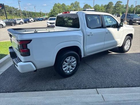 Used 2023 Nissan Frontier SV AWD/4WD image 4