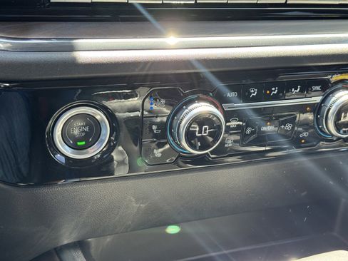 Used 2024 GMC Sierra 1500 SLT w/ SLT Convenience Package RWD image 17