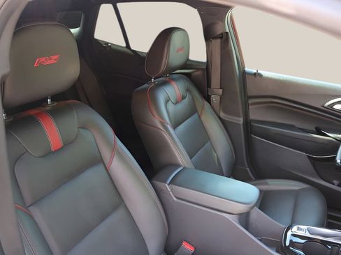 Used 2025 Chevrolet Trax RS FWD image 19