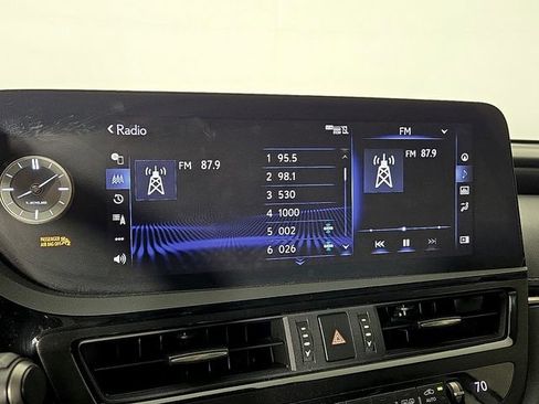 Used 2022 Lexus ES 300h w/ Premium Package image 21