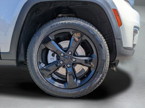 New 2025 Jeep Grand Cherokee L Limited w/ Black Appearance Package image 12