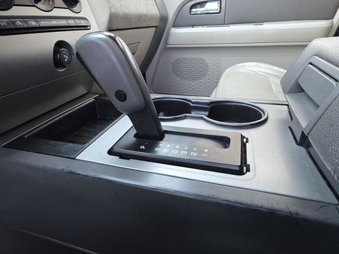 Used 2010 Ford Expedition XLT image 16