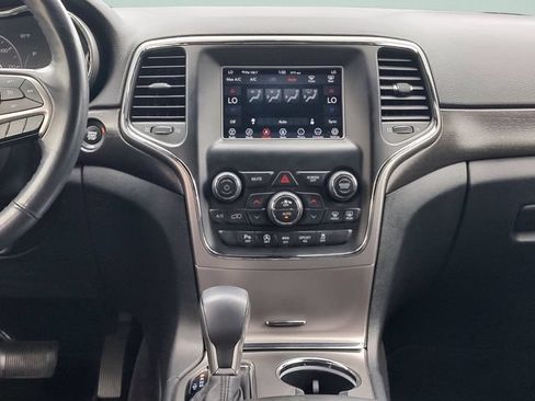 Used 2018 Jeep Grand Cherokee Laredo RWD image 13