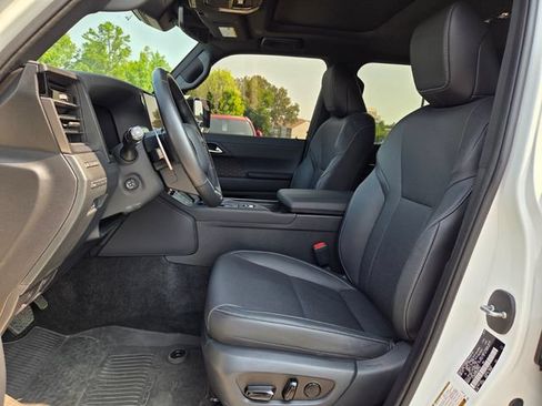 Used 2024 Lexus GX 550 w/ Accessory Package (Z1) AWD/4WD image 9