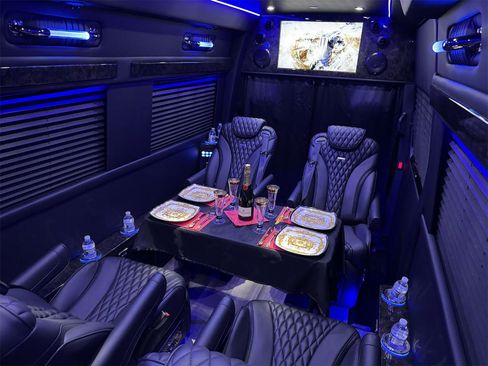Used 2024 Mercedes-Benz Sprinter 2500 image 3