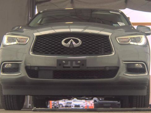 Used 2020 INFINITI QX60 Luxe w/ Essential Package FWD image 3