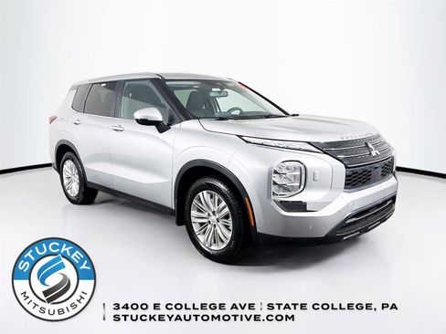Used 2023 Mitsubishi Outlander ES AWD/4WD image 1