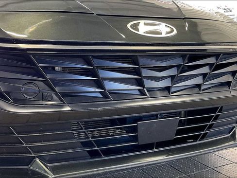 Used 2025 Hyundai Elantra Limited image 27