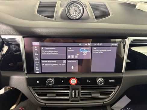 New 2026 Porsche Macan image 30