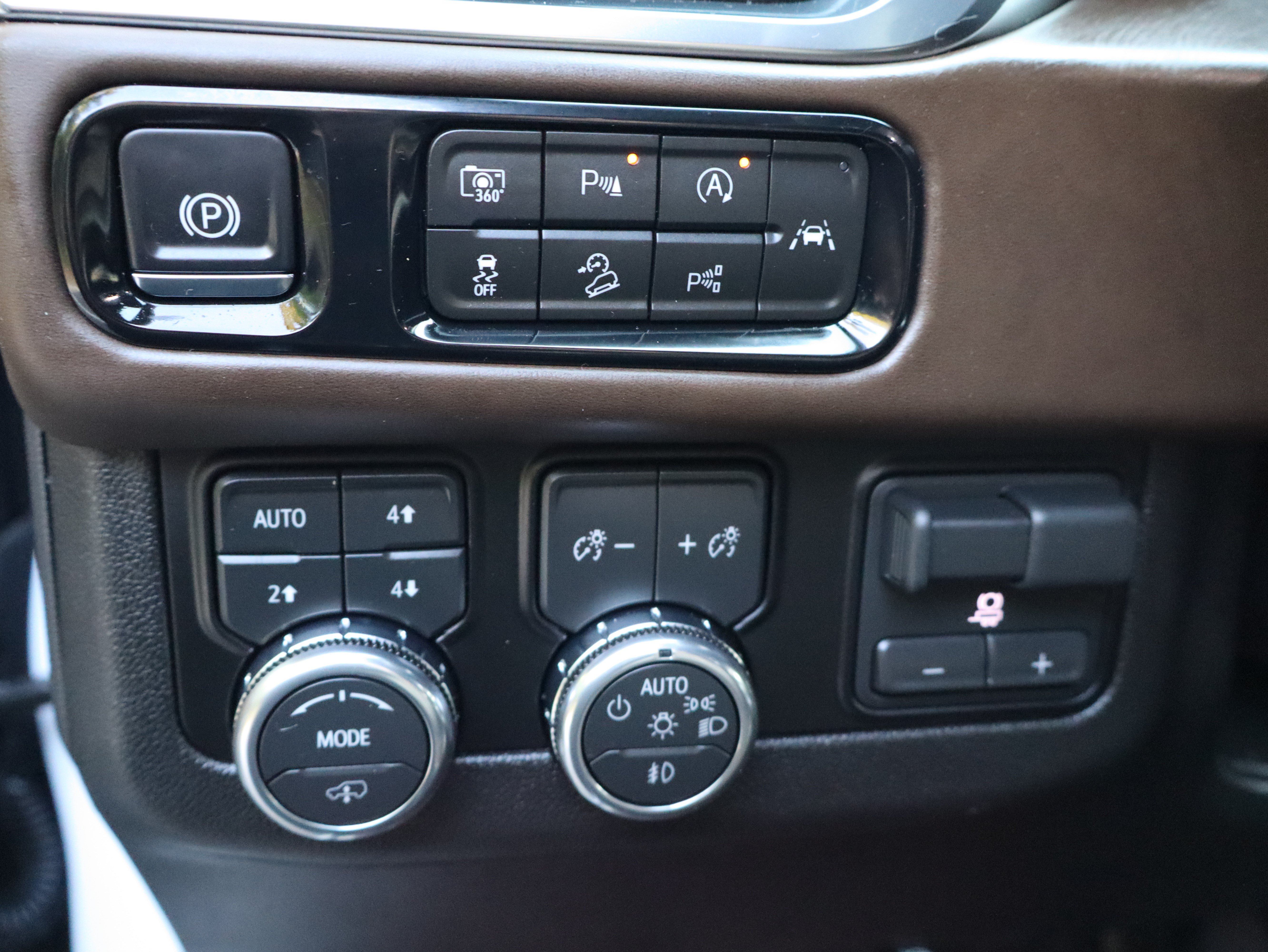 Used 2026 GMC Yukon Denali Ultimate AWD/4WD image 25