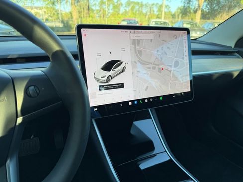 Used 2019 Tesla Model 3 Standard Range Plus image 24