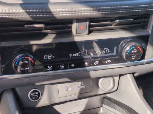 Certified 2023 Nissan Rogue SV FWD image 27
