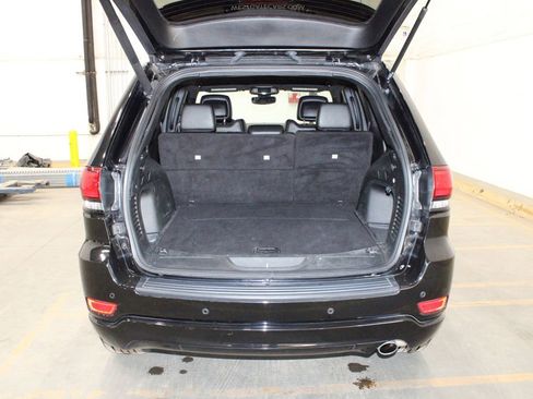 Used 2022 Jeep Grand Cherokee Laredo X image 14