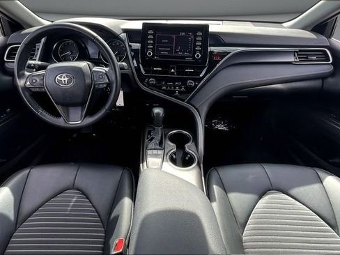 Used 2022 Toyota Camry SE image 7