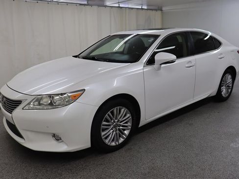 Used 2014 Lexus ES 350 w/ Luxury Package FWD image 3