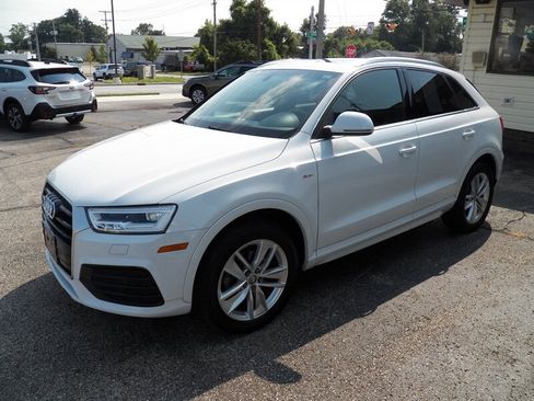 Used 2018 Audi Q3 2.0T Premium Plus w/ Premium Plus Package AWD/4WD image 2