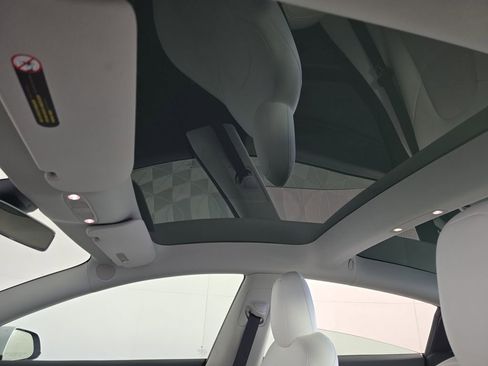 Used 2023 Tesla Model 3 Standard Range RWD image 8