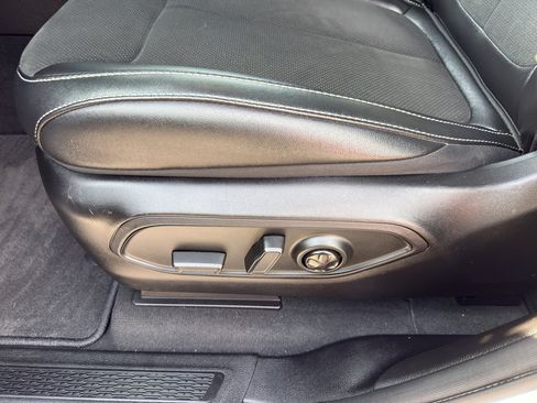 Used 2024 Jeep Grand Cherokee Altitude image 14