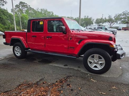 Used 2022 Jeep Gladiator Sport AWD/4WD image 3