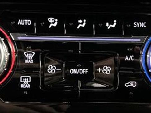 Used 2025 GMC Sierra 3500 AT4 w/ AT4 Premium Plus Package image 38