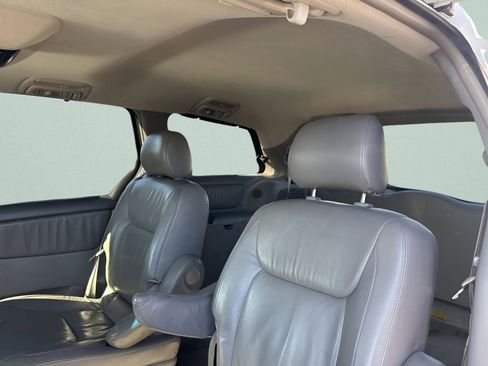 Used 2005 Toyota Sienna XLE image 18