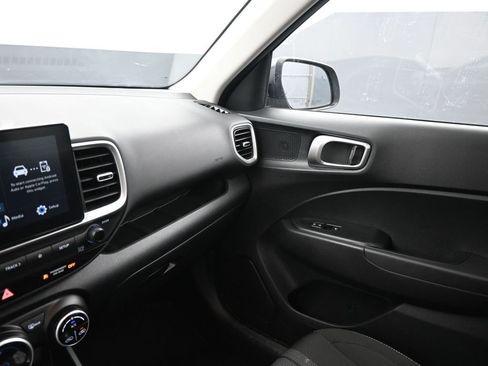 Used 2025 Hyundai Venue SEL image 34