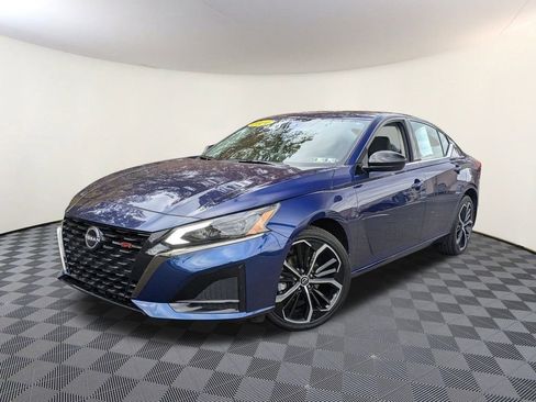 Used 2024 Nissan Altima 2.5 SR w/ SR Premium Package image 1