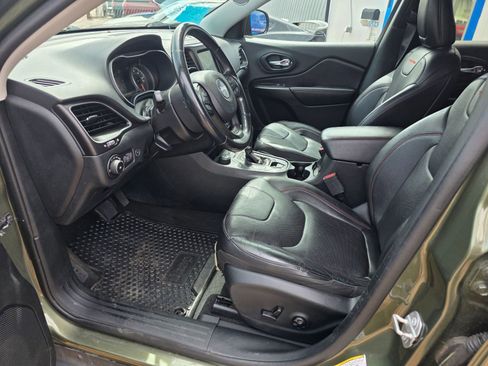 Used 2020 Jeep Cherokee Trailhawk image 11