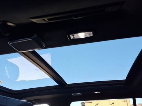 Certified 2021 Cadillac Escalade ESV Premium Luxury Platinum image 17