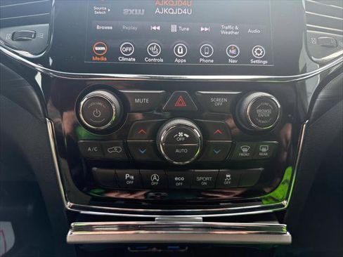 Certified 2021 Jeep Grand Cherokee Laredo X image 19