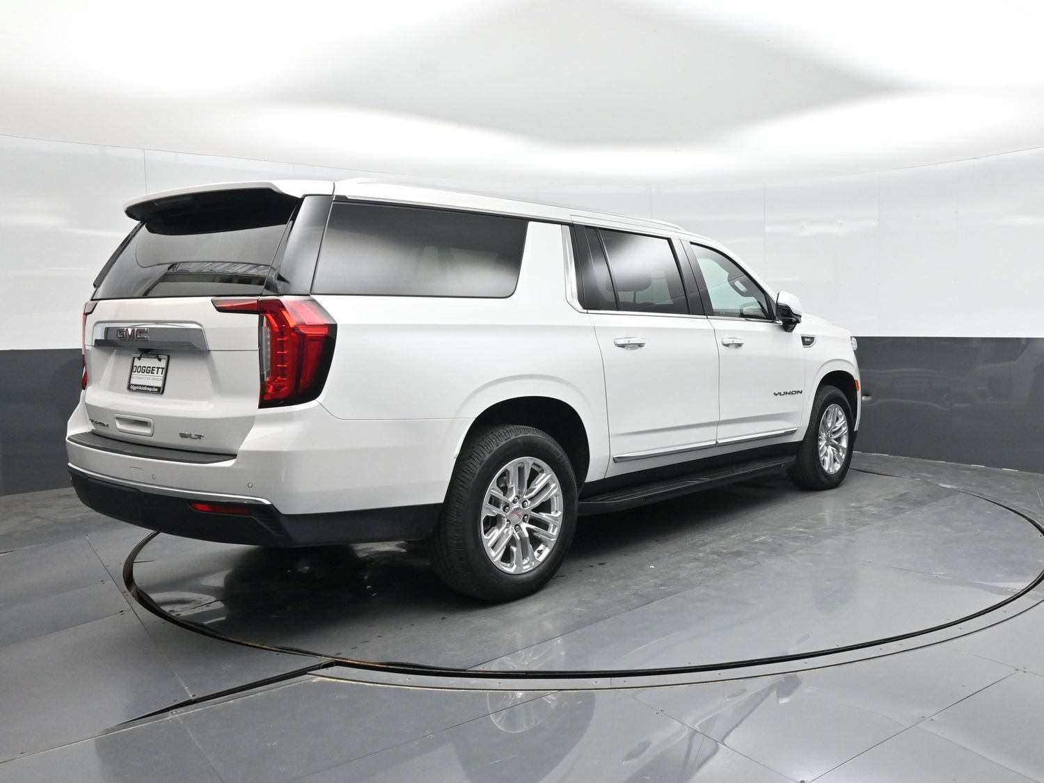 Used 2024 GMC Yukon XL SLT w/ SLT Premium Package RWD image 10