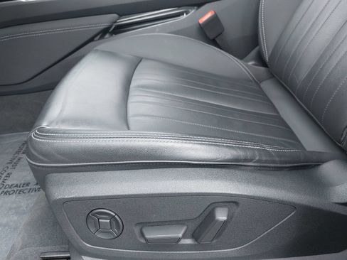 Used 2024 Audi Q8 e-tron Premium AWD/4WD image 32