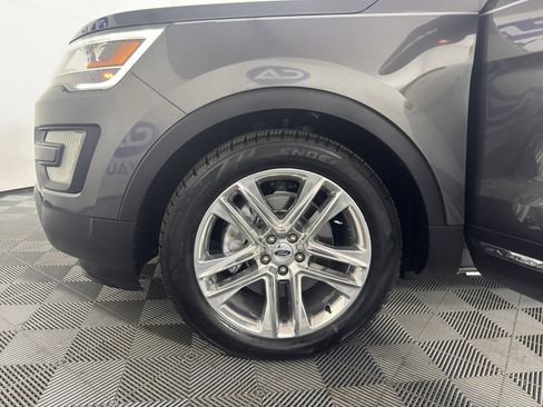 Used 2017 Ford Explorer XLT w/ Equipment Group 202A FWD image 12