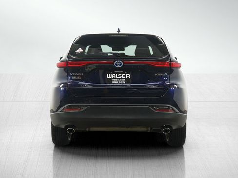 Used 2021 Toyota Venza LE image 4