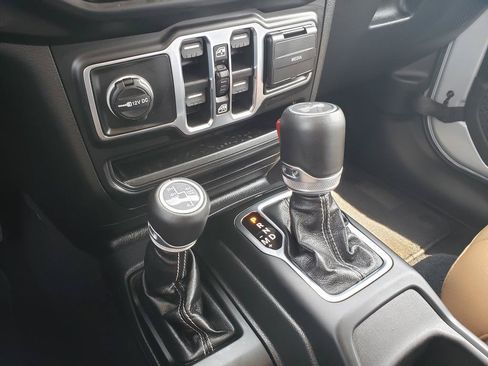 Used 2023 Jeep Wrangler Unlimited Sahara w/ Cold Weather Group AWD/4WD image 20