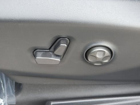New 2026 Chrysler Pacifica Limited FWD image 21