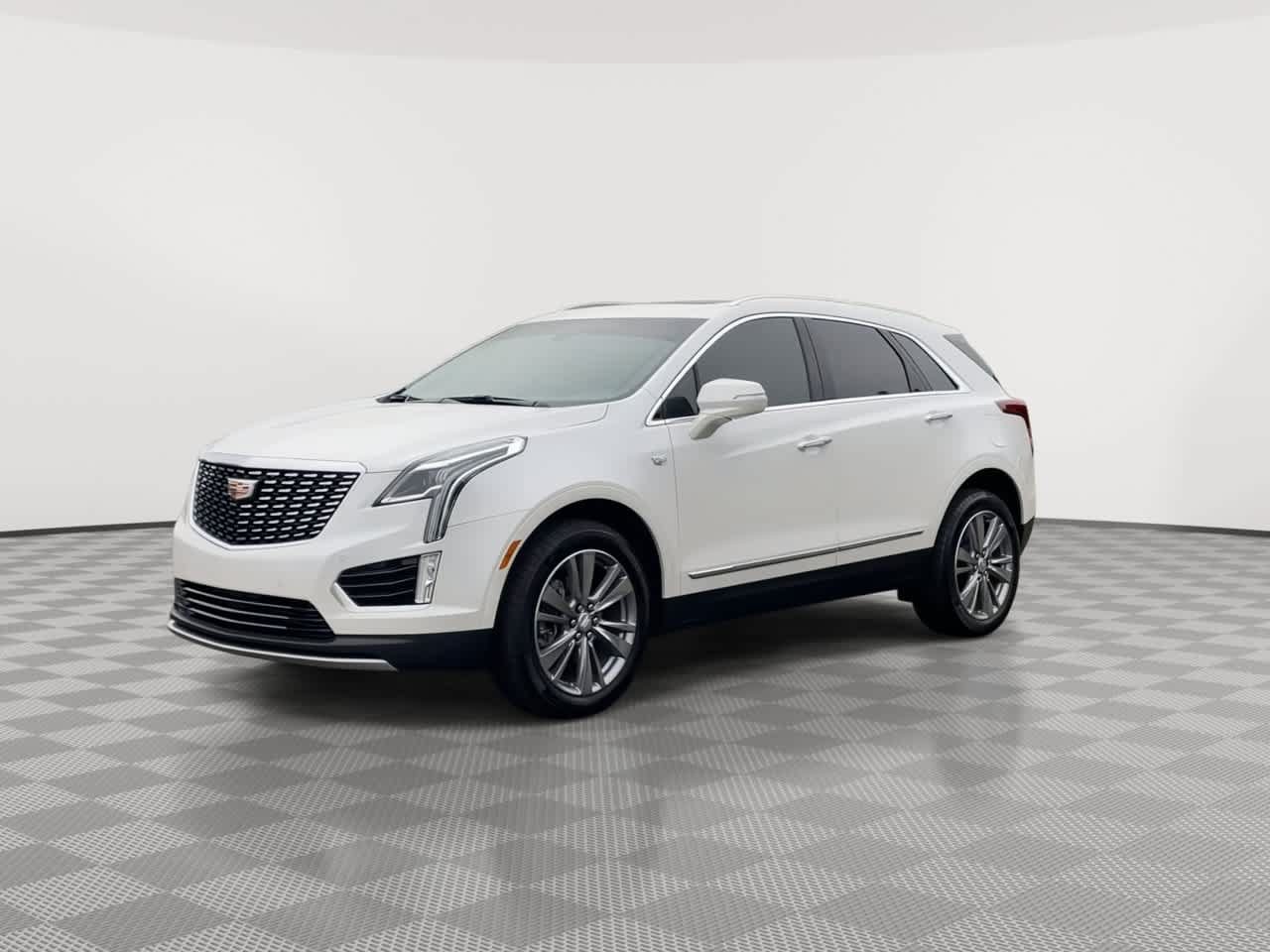 Certified 2025 Cadillac XT5 Premium Luxury AWD/4WD image 4