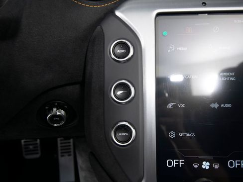 Used 2024 McLaren 750S Spider RWD image 19