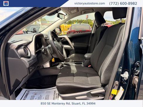 Used 2018 Toyota RAV4 LE FWD image 17
