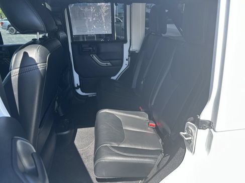 Used 2018 Jeep Wrangler Unlimited Sahara AWD/4WD image 22