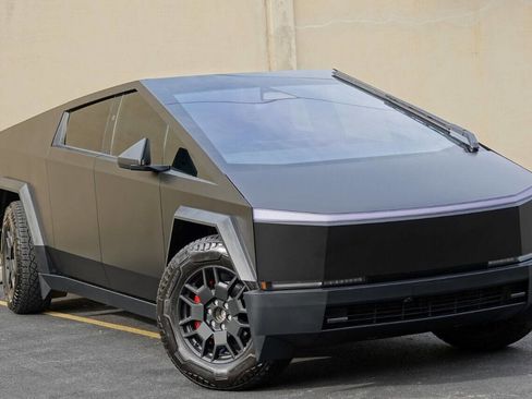 Used 2024 Tesla Cybertruck AWD Crew Cab image 21