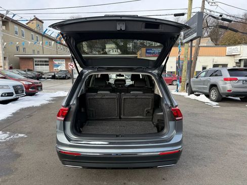 Used 2018 Volkswagen Tiguan SE w/ Panoramic Sunroof Package image 10