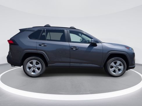 Used 2021 Toyota RAV4 XLE w/ Carpet Mat Package (TMS) AWD/4WD image 4
