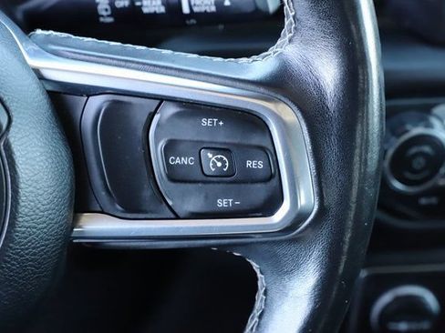 Used 2018 Jeep Wrangler Unlimited Sahara w/ Dual Top Group AWD/4WD image 24