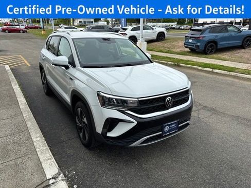 Certified 2024 Volkswagen Taos SE AWD/4WD image 2