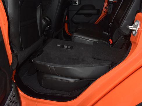 Used 2023 Jeep Wrangler Unlimited Sahara AWD/4WD image 17
