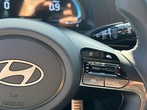 Certified 2025 Hyundai Elantra Sport FWD image 25